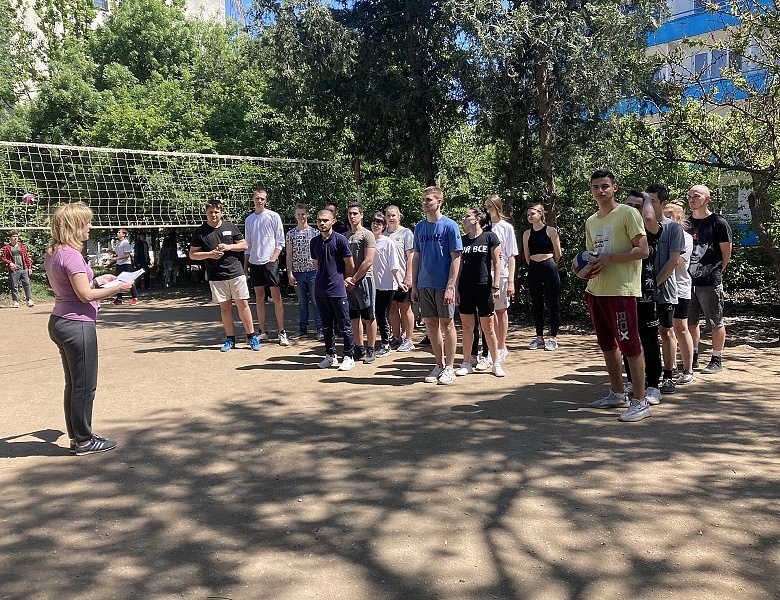Соревнование по волейболу