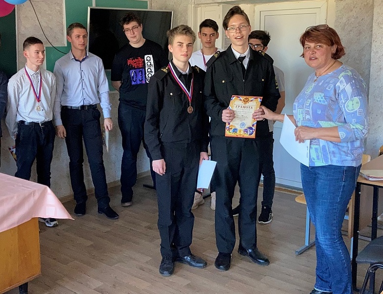МЫ ЧЕМПИОНЫ  В ГОРОДСКИХ СОРЕВНОВАНИЯХ ПО ШАХМАТАМ!