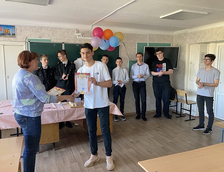 МЫ ЧЕМПИОНЫ  В ГОРОДСКИХ СОРЕВНОВАНИЯХ ПО ШАХМАТАМ!