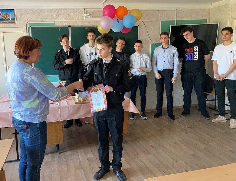 МЫ ЧЕМПИОНЫ  В ГОРОДСКИХ СОРЕВНОВАНИЯХ ПО ШАХМАТАМ!