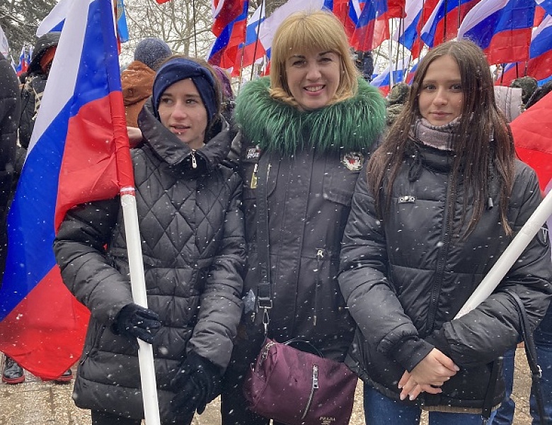 Участие студентов ГАОУ СПО РК «Керченский медколледж им. Г.К.Петровой » в Митинге-концерте, повященый воссоединению Крыма с Россией.